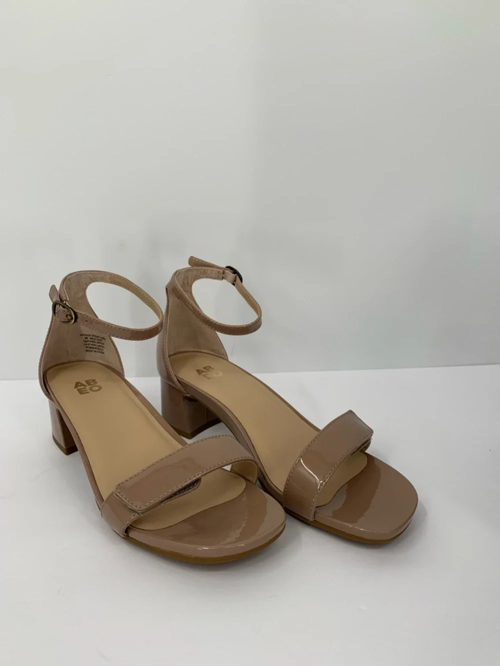 ABEO Avenue ankle strap sandal shoe tan patent leather block heel comfort 9